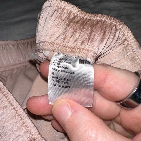 Uniqlo Medium Light Pink Satin High Rise Women’s Jogger Pants EUC No Flaws - Picture 5 of 8